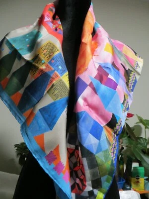 NUEVO CON ETIQUETAS BUFANDA CHRISTIAN LACROIX 100% SEDA 90x90cm HECHA EN ITALIA  Foto 1 de 4