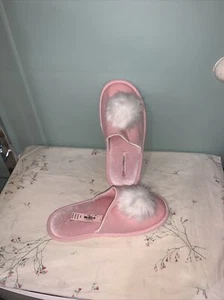 NWT VICTORIA'S SECRET WOMEN FUR POM POM SLIP ON SLIPPERS LIGHT PINK Medium - Picture 1 of 7