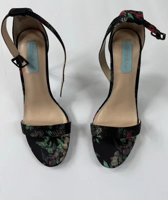 Betsy JoHasoN. Forro superior de tela PU $ Calcetín Tela Recubierta Suela Tacones altos Foto 1 de 4