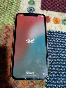 Apple iPhone XR Yellow Cracked screen, difficult to operate screen, Junk - Afbeelding 1 van 9