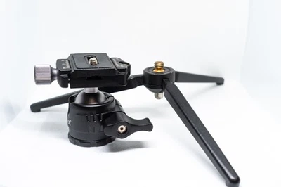 Manfrotto Mesa Pata y Cabezal Neewer con Placa Rápida Compatible Arca Foto 1 de 3