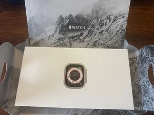 Apple Watch Ultra 49mm Titanium Case with Green Alpine Loop, Medium (GPS +... - Photo 1 sur 6
