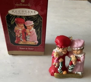 Vintage Hallmark Keepsake Christmas Ornament Sister to Sister 1999 Family Girls - Foto 1 di 4