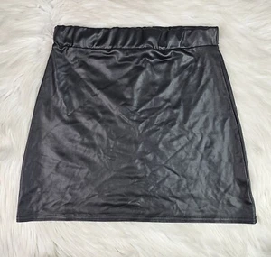 boohoo black matte leather look mini skirt SZ(4) Stretch - Picture 1 of 6