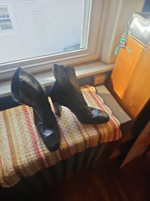 David Size 7 Leather Boots With Heel - Image 1 of 2