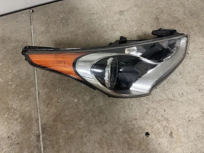 Faro halógeno lado izquierdo del conductor Hyundai Veloster 2012-2017 fabricante de equipos originales Foto 1 de 4