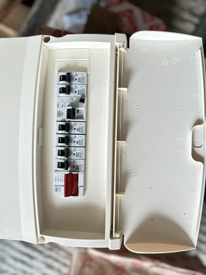 MK Sentry Split Load Consumer Unit. PLASTIC !! 4+4 way - Image 1 of 3