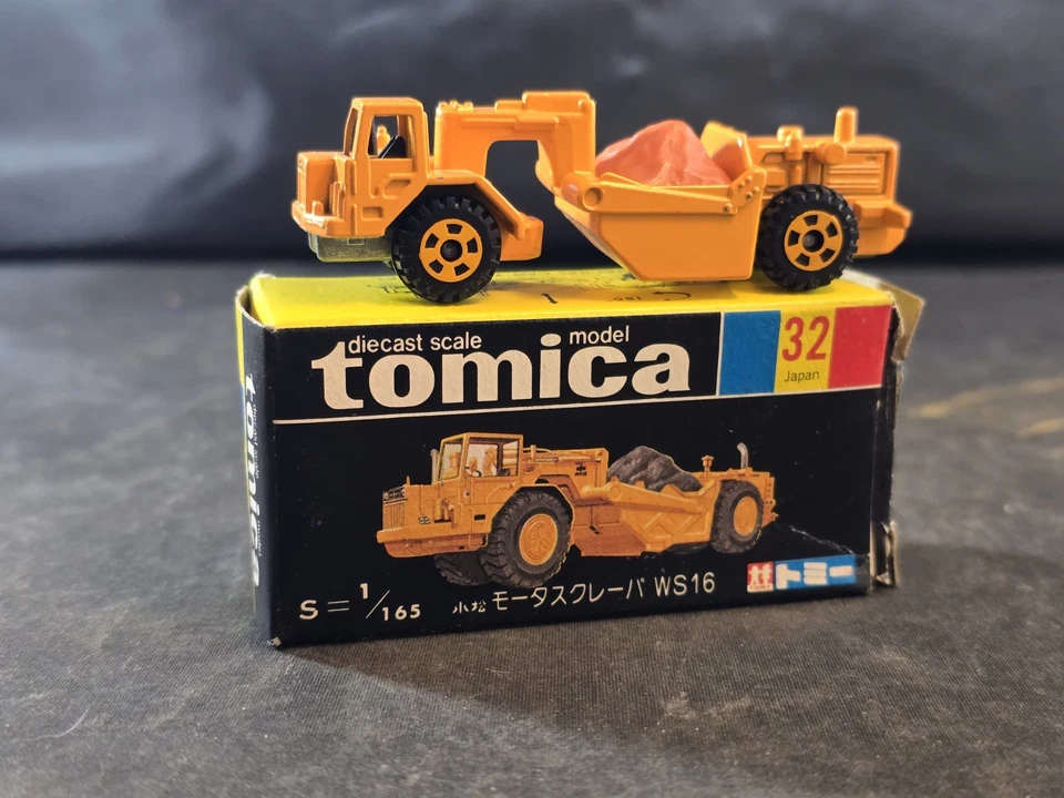 Rascador Motor Tomica Komatsu WS16 Nº32 1/165 Caja Negra Hecho en Japón De Colección Foto 1 de 4