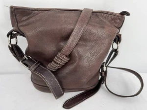 VTG ROOTS CANADA Brown Pebbled Leather Bucket Bag Crossbody Hobo Purse Handbag - Picture 1 of 18