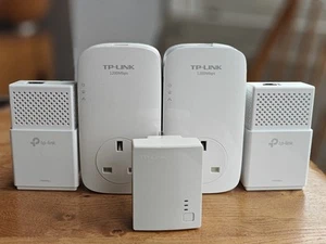TP-LINK 2 x TL-PA8010P 2 X TL-PA7010 1 X TL-PA4010 Powerline Adapters - Photo 1/4