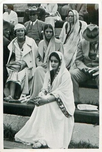 INDIAN SPECTATORS SPECTATEURS ZUSCHAUER OLYMPIC GAMES BERLIN 1936 IMAGE CARD - Picture 1 of 2