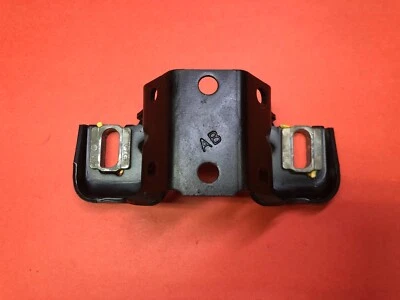 1988-1994 CHEVROLET GMC C1500 K1500 STEERING COLUMN BRACKET USED OEM! - Image 1 of 2