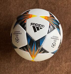 Neu Adidas Finale UEFA Champions League 2018 offizieller Fußballspielball Größe-5