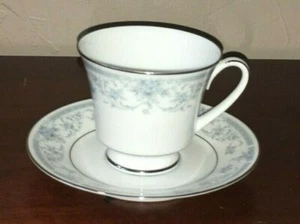 Legendario juego de taza y platillo de cuerda de perlas azul blanco y azul Noritake 3480 - Imagen 1 de 11