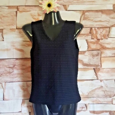 Blusa Madison Studio Cuello en V Negra Texturizada Sin Mangas Color Minimalismo Talla XS Foto 1 de 4