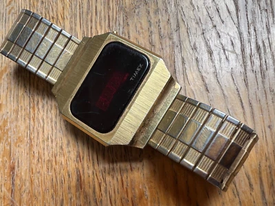 Reloj digital de colección escaso 1976 chapado en oro LED TIMEX SSQ para hombre celda H grande--TAL CUAL Foto 1 de 4