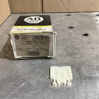 ALLEN BRADLEY 1492-N17 SER.A END BARRIER Partial Kit QTY 17 - Image 1 of 3