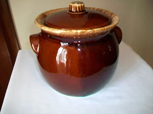 HULL POTTERY OVEN PROOF MIRROR BROWN DRIP CASSEROLE BEAN POT AND LID 2 QUART - Picture 1 of 9