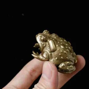 Antique Bronze Sculpture of Solid Brass Toad Small Ornament - Picture 1 of 6