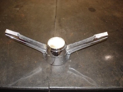 1966 Pontiac GTO LeMans Tempest Steering Wheel Horn Bar & Cap GM OEM — 第 1/4 张图片