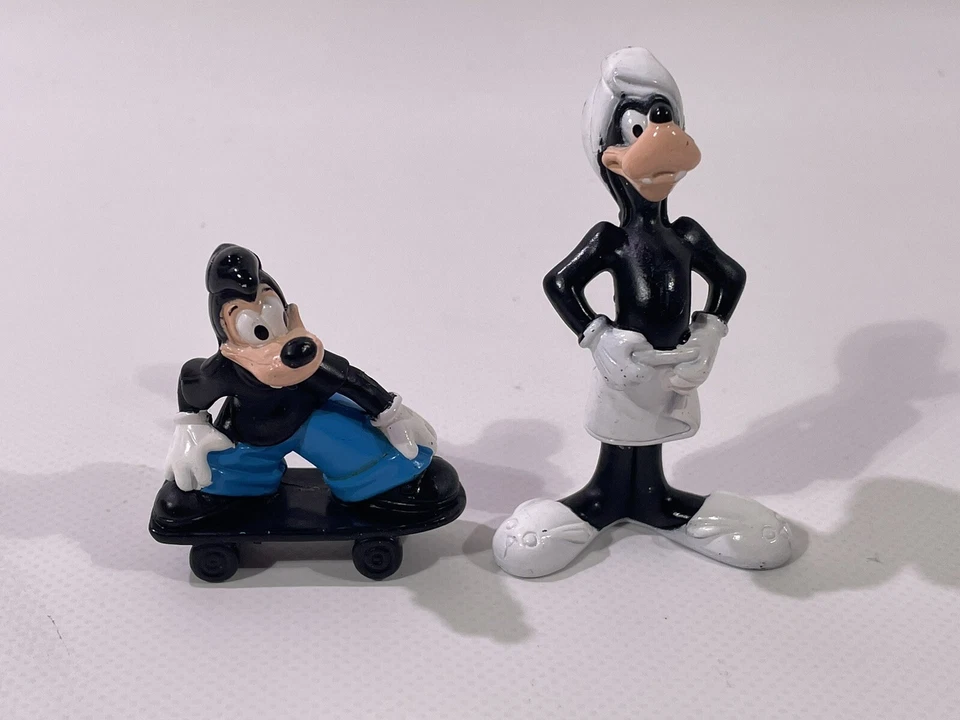 2x Retro NESTLE Sammelfiguren Disney Goofy als Fakir und als Skateboarder HL10 - Bild 1 von 4