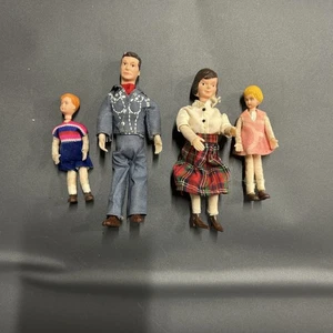 Vintage 1970’s Sears Brown Family Poseable Dollhouse Dolls Dad, Mom, Boy, Girl - Bild 1 von 3