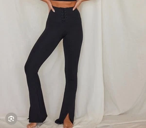 NEU mit Etikett Strut This Anders Flair schwarze Yogahose zum Schnüren Schlag Leggings XS - Bild 1 von 8