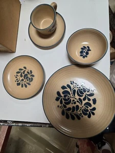 4 Sets of Vintage Pfaltzgraff Folk Art cups and saucers,plate,bowl - Picture 1 of 1