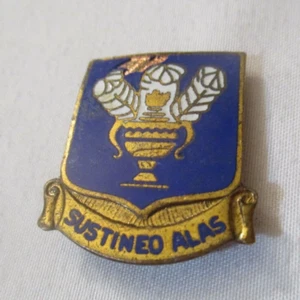 WW1I US Army Air Forces Training Command Sustineo Alas DI DUI Crest Pin Back - Imagen 1 de 3