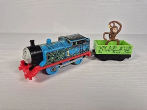 Thomas & Friends Trackmaster con motor Monkey Truck y camión motorizado probado - Imagen 1 de 5