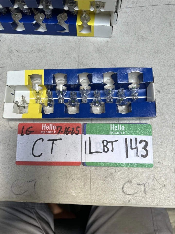 GE 40504 - 912 Miniature Automotive Light Bulb - Image 1 of 3