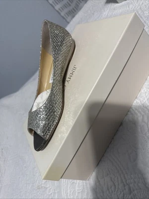 This is a Jimmy Choo Beck Champagne Lona Metálica Peep Toe Flats 6.5 Foto 1 de 4