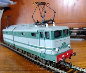 Rivarossi 1447 HO gauge FS E646 electric locomotive in grey with green stripe - Picture 1 of 15