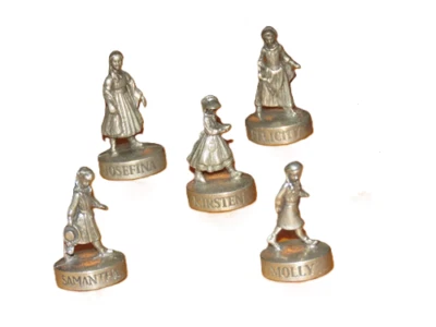 American Girl *CINCO PIEZAS DE JUEGO DE MUÑECAS HISTÓRICAS DE METAL* 1999~RARO~Como peltre Foto 1 de 2