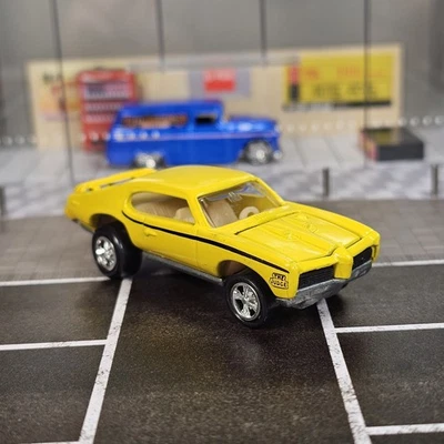 1/64 Johnny Lightning 1969 Pontiac GTO  New 69 Muscle Cars USA Diecast Yellow  - Image 1 of 4