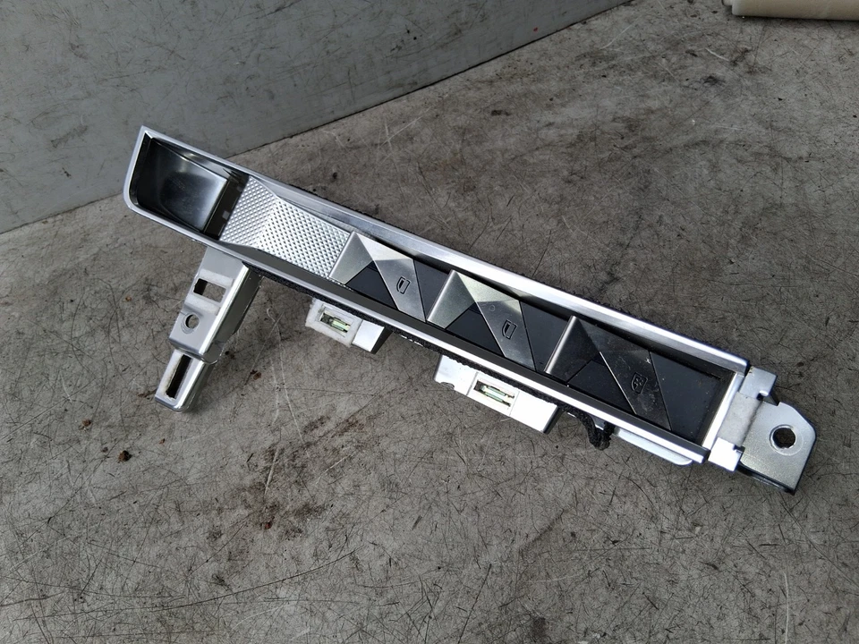 INTERRUPTOR VENTANA DELANTERA DERECHA LADO CONDUCTOR CITROEN DS7 SUV OS 2024 98177781DX Foto 1 de 4