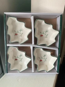 Pfaltzgraff WINTERBERRY Tree Dip Bowls Juego de 4 Cuencos en Forma de Árbol, Nuevo en Caja - Imagen 1 de 8