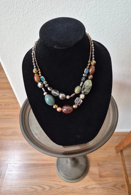 Collar Chicos, muchas piedras preciosas, paleta oro/verde Foto 1 de 3