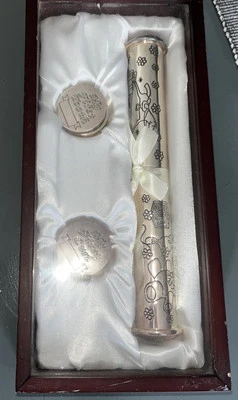 Juego de vitrinas Baby Keepsake de mi primer diente y mi primer rizo Foto 1 de 3