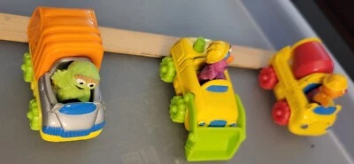 Lote de 3 carros fundidos Sesame Street 1997 Tyco Matchbox - lote de 3. Caminhões de trabalho - Imagem 1 de 4