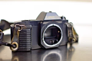 Canon T50 Film Camera Body Only - FOR PARTS ONLY - SEE PHOTOS - Picture 1 of 6