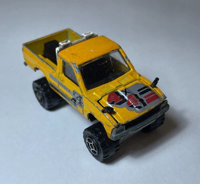 Camioneta pickup Toyota Hilux 4x4 amarilla Majorette #287/292 diecast de colección 1/56 difícil de encontrar Foto 1 de 4