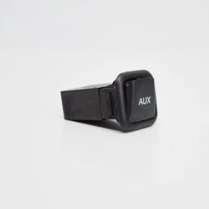 Enchufe auxiliar Audi A3 S3 Sportback Quattro A4 Allroad 8J0035475 - Imagen 1 de 4