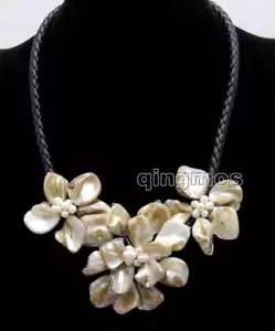 "Collar colgante de perla con flores blancas para mujer con cuerda negra de 18""" - Imagen 1 de 6