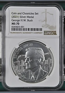 2021 GEORGE H W BUSH MEDAGLIA ARGENTO NGC MS70 SET MONETE E CRONACHE - Foto 1 di 2
