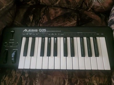 Controlador de teclado USB MIDI Alesis Q25 Foto 1 de 4