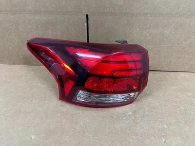 OEM 2016 2017 2018 2019 MITSUBISHI OUTLANDER LUZ TRASERA IZQUIERDA ¡BONITA! Foto 1 de 4