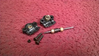 #1 HO RIVAROSSI #2179 MALLET STEAM LOCOMOTIVE - DRIVE SHAFT GEARBOX & SCREWS - Image 1 of 2