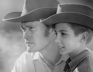 Chuck Connors, Johnny Crawford - The Rifleman - 8 1/2 x 11  - Bild 1 von 1