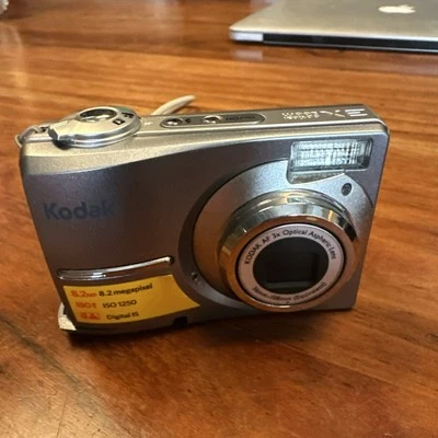 Kodak EASYSHARE C813 8.2MP Digital Camera - Silver  spares repair  - Image 1 of 4
